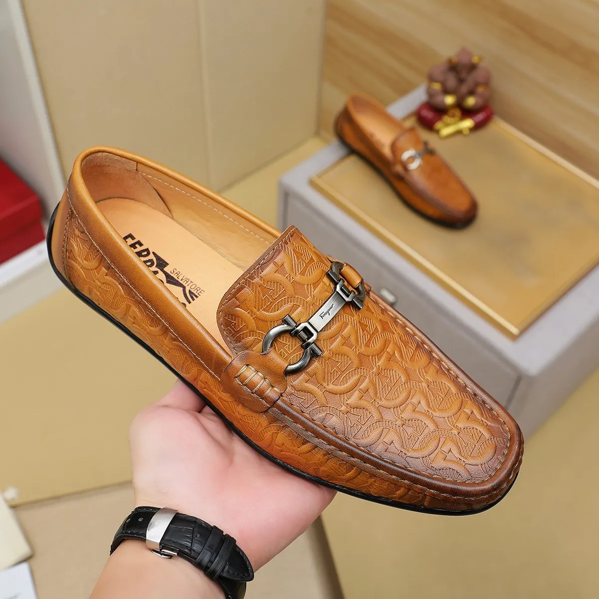 Men's shoes 💰360 🕷🕷【Ferragamo】Ferragamo Popular fashionable casual slip-on shoes🇨🇳Official website counter 1:1 production, original mold opening💯Good quality visible, imported high-end first-layer calfskin, luxurious pigskin lining🌿Very clear texture, high-quality waterproof, non-slip and wear-resistant outsole🎋High quality and low price, truly handmade🍓Color, code number 38-45